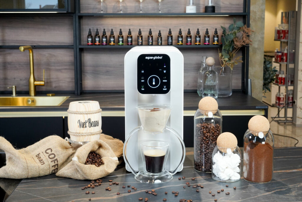 Mini Touch Wasserbar in moderner Küche – Frontansicht